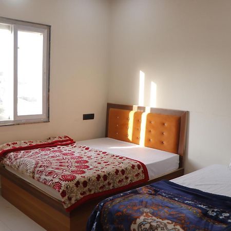 Dolphin Guest House 马图拉 外观 照片