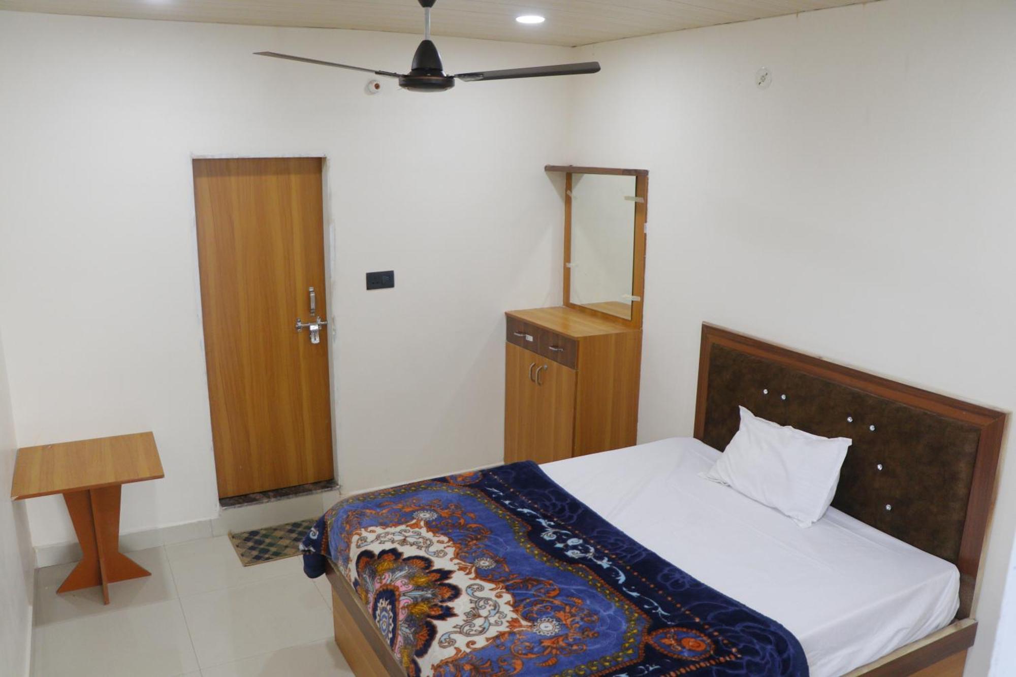 Dolphin Guest House 马图拉 外观 照片