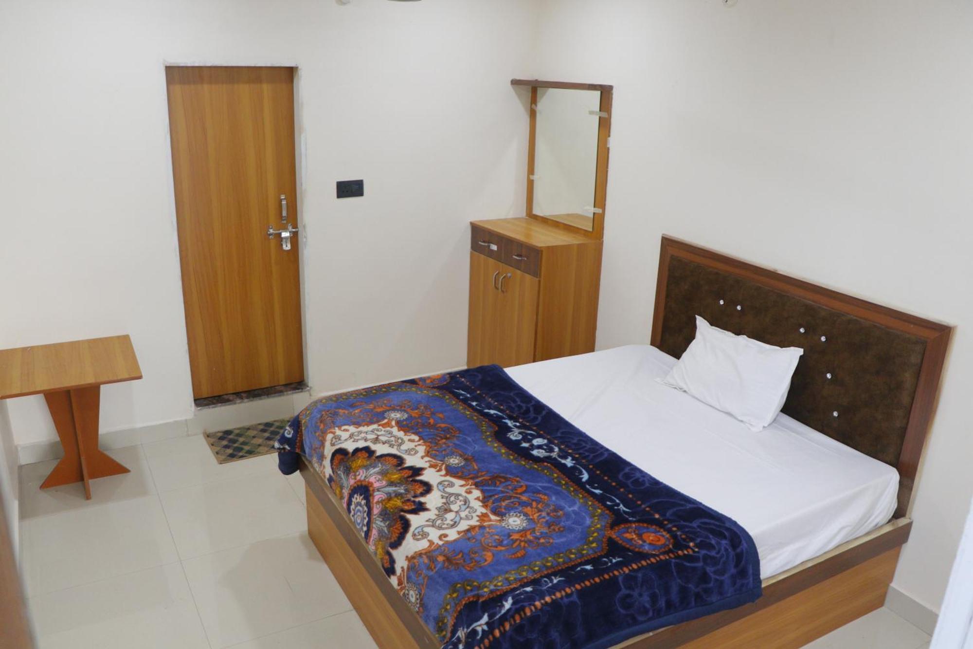 Dolphin Guest House 马图拉 外观 照片